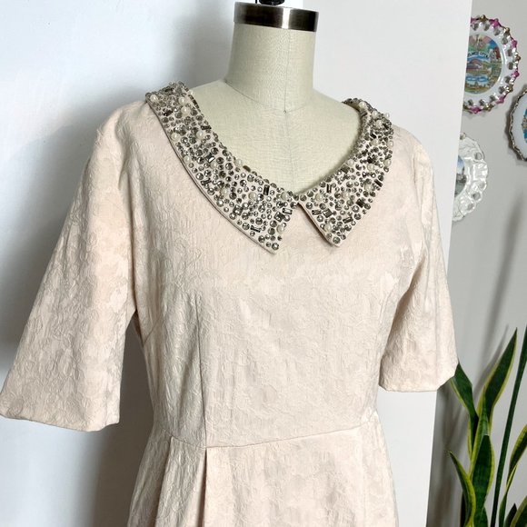 Darling jeweled collar dress tan damask retro style pockets - size large - Picture 2 of 11